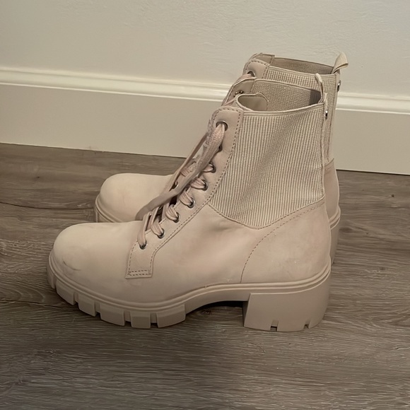 Brand new Steve Madden beige combat boots! Never been worn - Picture 2 of 3